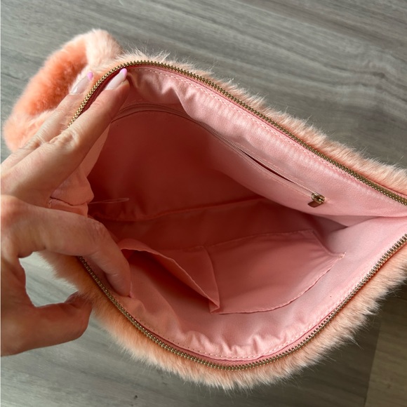 Pink faux fur clutch with fuzzy wristlet - Picture 2 of 2